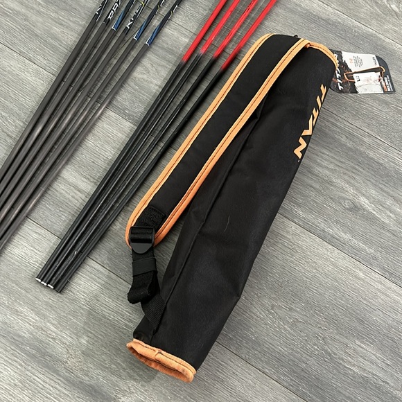 Titan, Compact Back Quiver with Arrows - Picture 2 of 12
